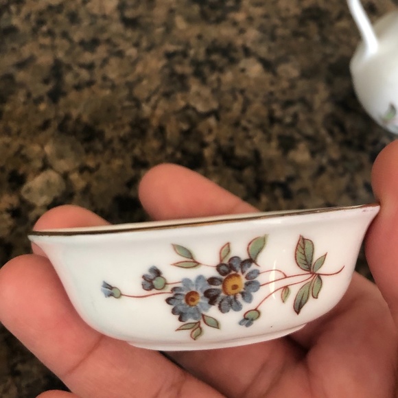 Brinns Bone china Taiwan tiny Jar and bowl - Picture 8 of 8